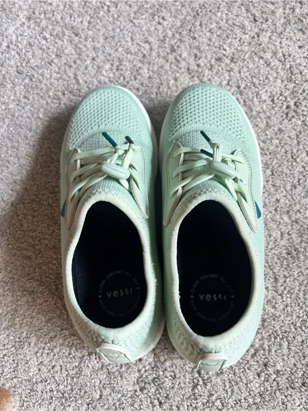 Vessi Kids Size J3 Seafoam ‘Weekend Sneaker’ Waterproof Sneakers Boy Girls